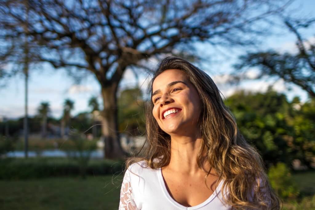 woman who used invisalign for straighter teeth